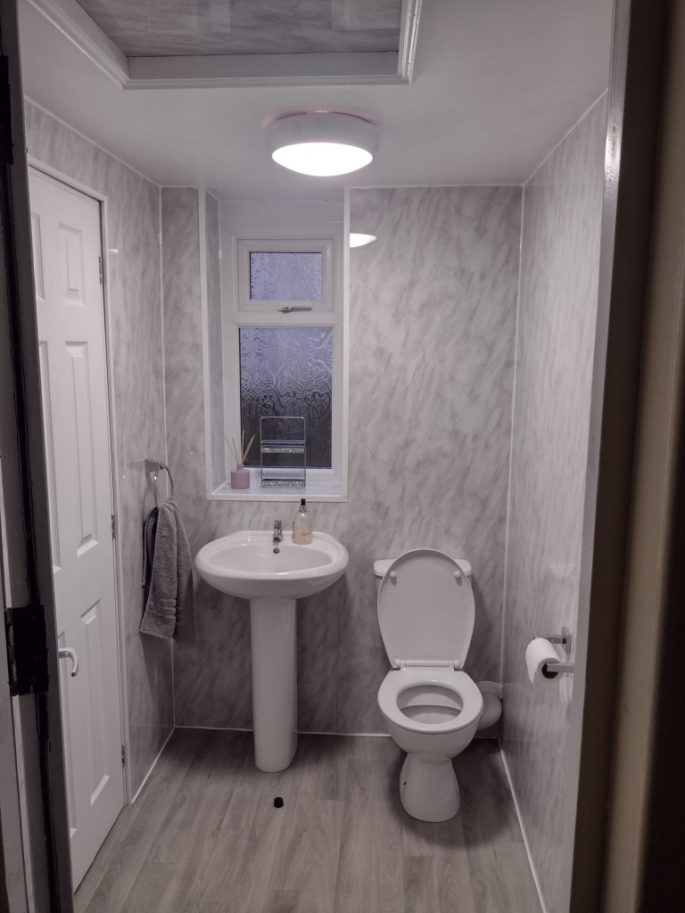 Lot: 32 - FORMER GUEST HOUSE WITH POTENTIAL - W.C.